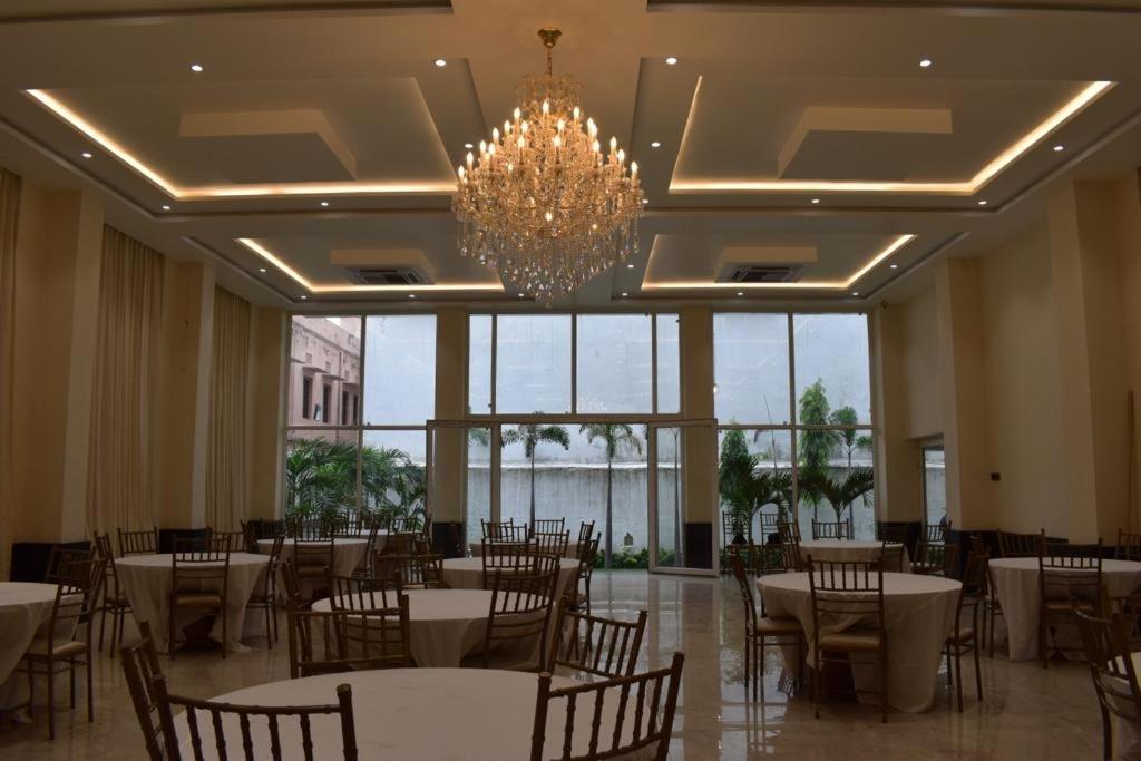 The White Lotus Hotel Gaya Bagian luar foto