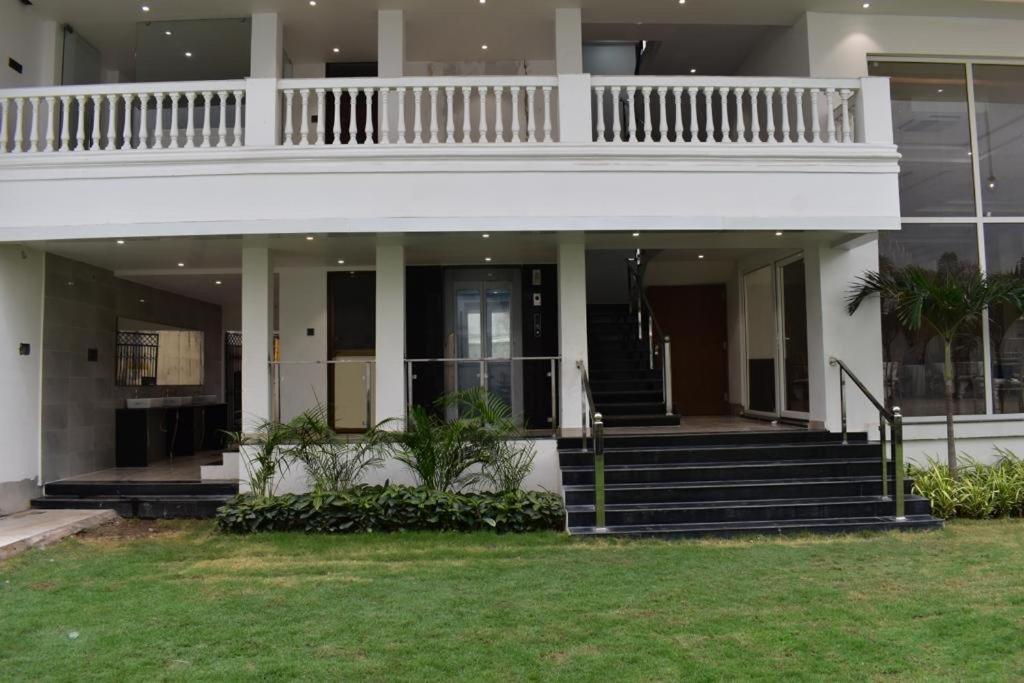 The White Lotus Hotel Gaya Bagian luar foto