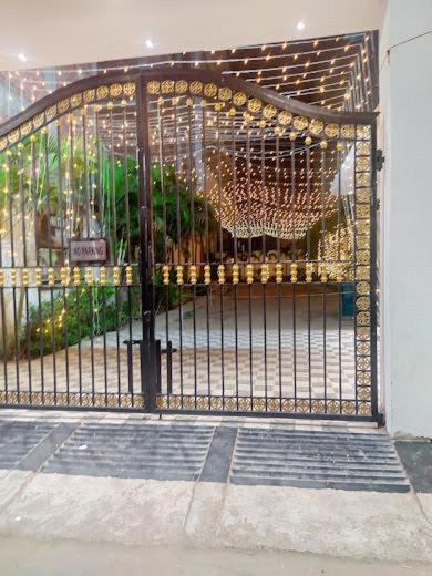 The White Lotus Hotel Gaya Bagian luar foto