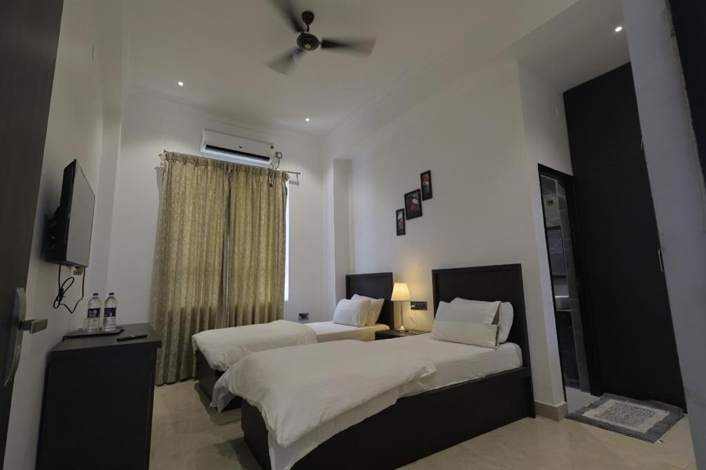 The White Lotus Hotel Gaya Bagian luar foto