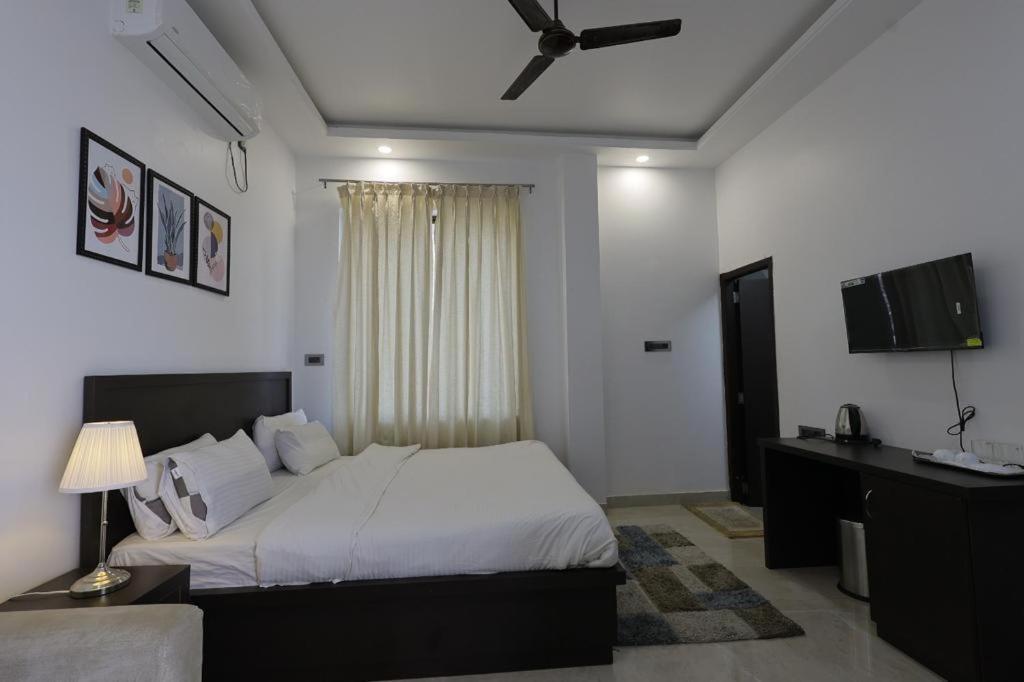 The White Lotus Hotel Gaya Bagian luar foto
